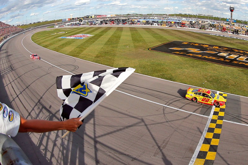 NASCAR Sprint Cup Charlotte: Earnhardt turns 40 with crucial Chase race