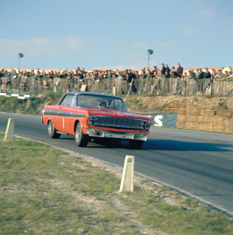 Button and Hamilton opening lap retirements in Spa