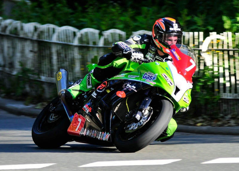 McGuinness wins 2011 Senior TT