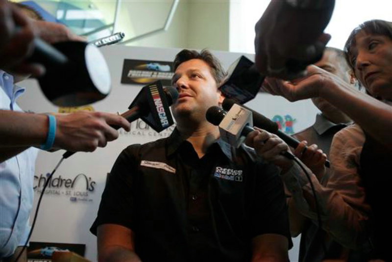 Bowyer confirms 2012 move to Waltrip Racing