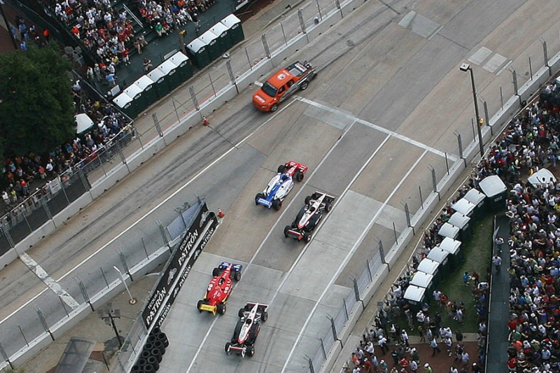 Castroneves slams Barnhart over officiating