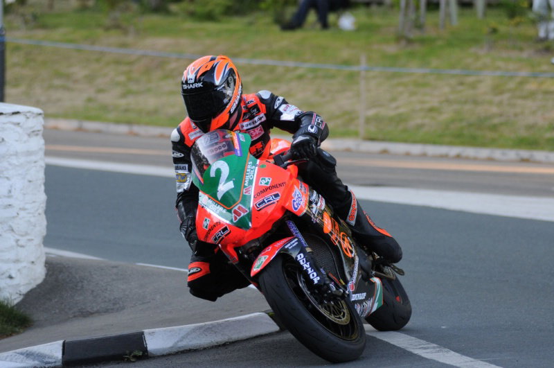 Irish rider Wayne Kirwan wins Junior race at Manx GP