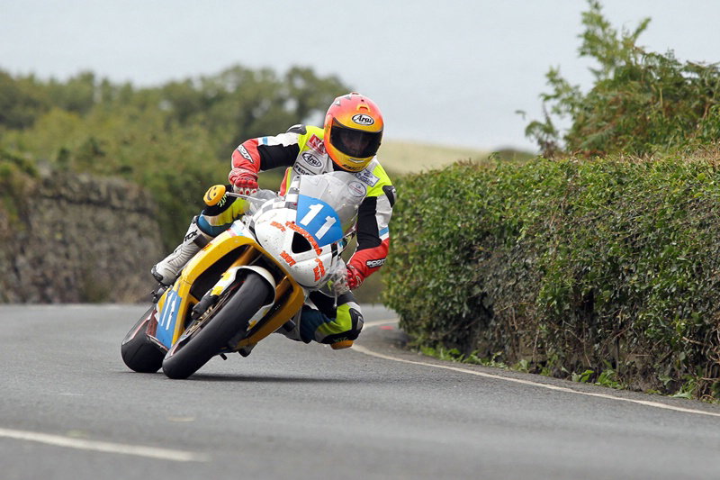 Newcomer John Simpson wins Senior Manx Grand Prix