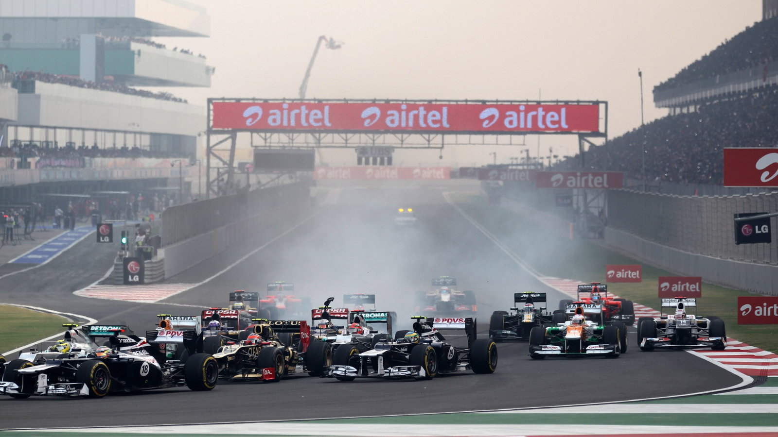 - Race, Start of the race, Bruno Senna (BRA) Williams F1 Team