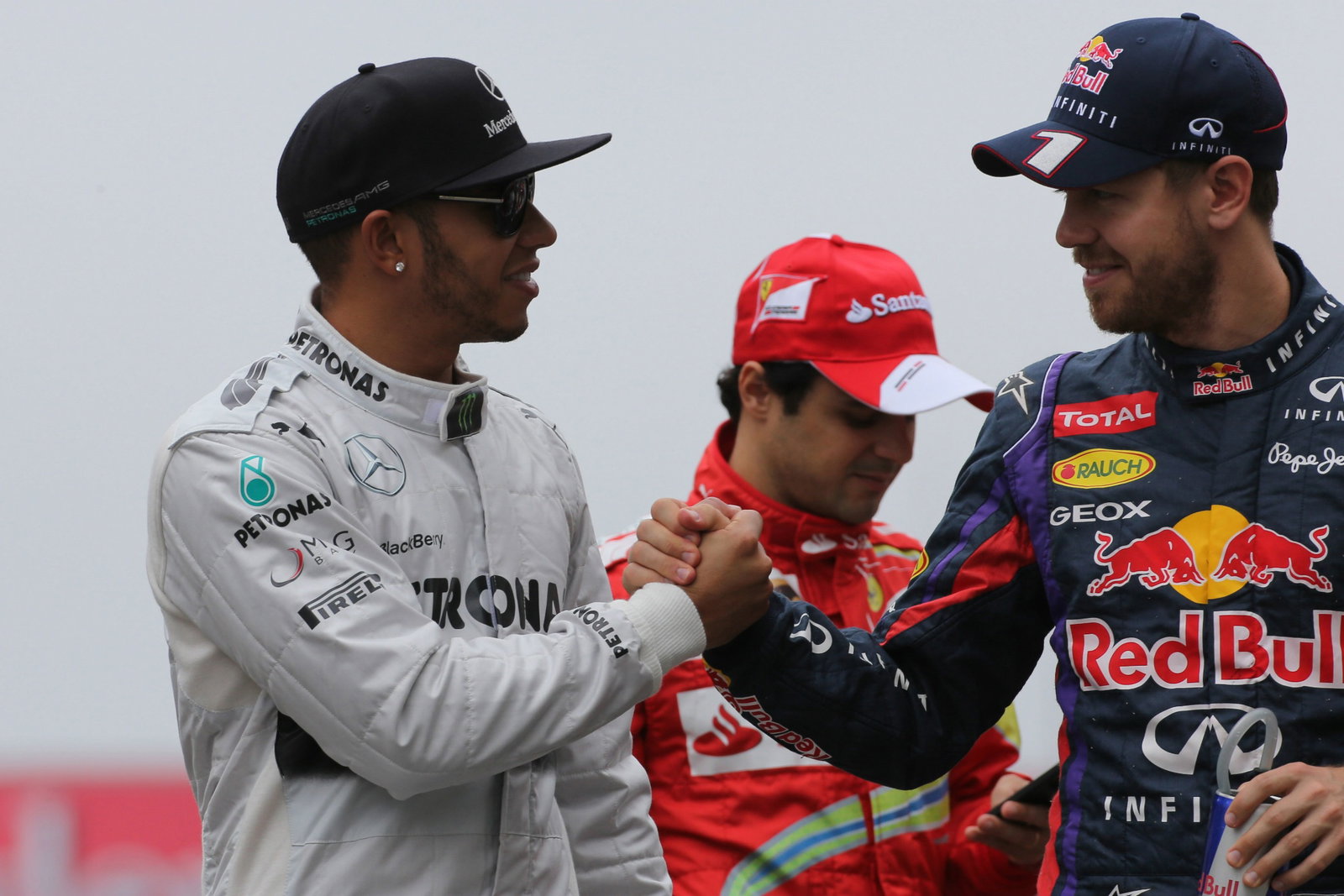 - Race, Lewis Hamilton (GBR) Mercedes AMG F1 W04 and Sebastian Vettel (GER) Red Bull Racing