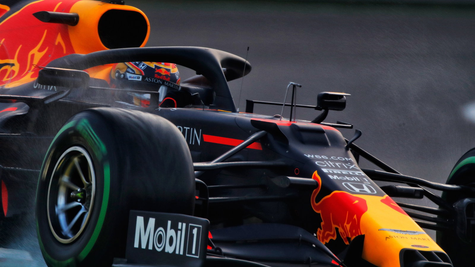 Alexander Albon (THA) Red Bull Racing