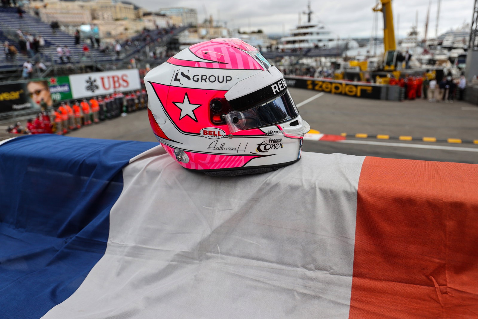 The helmet of Anthoine Hubert with the Alpine F1