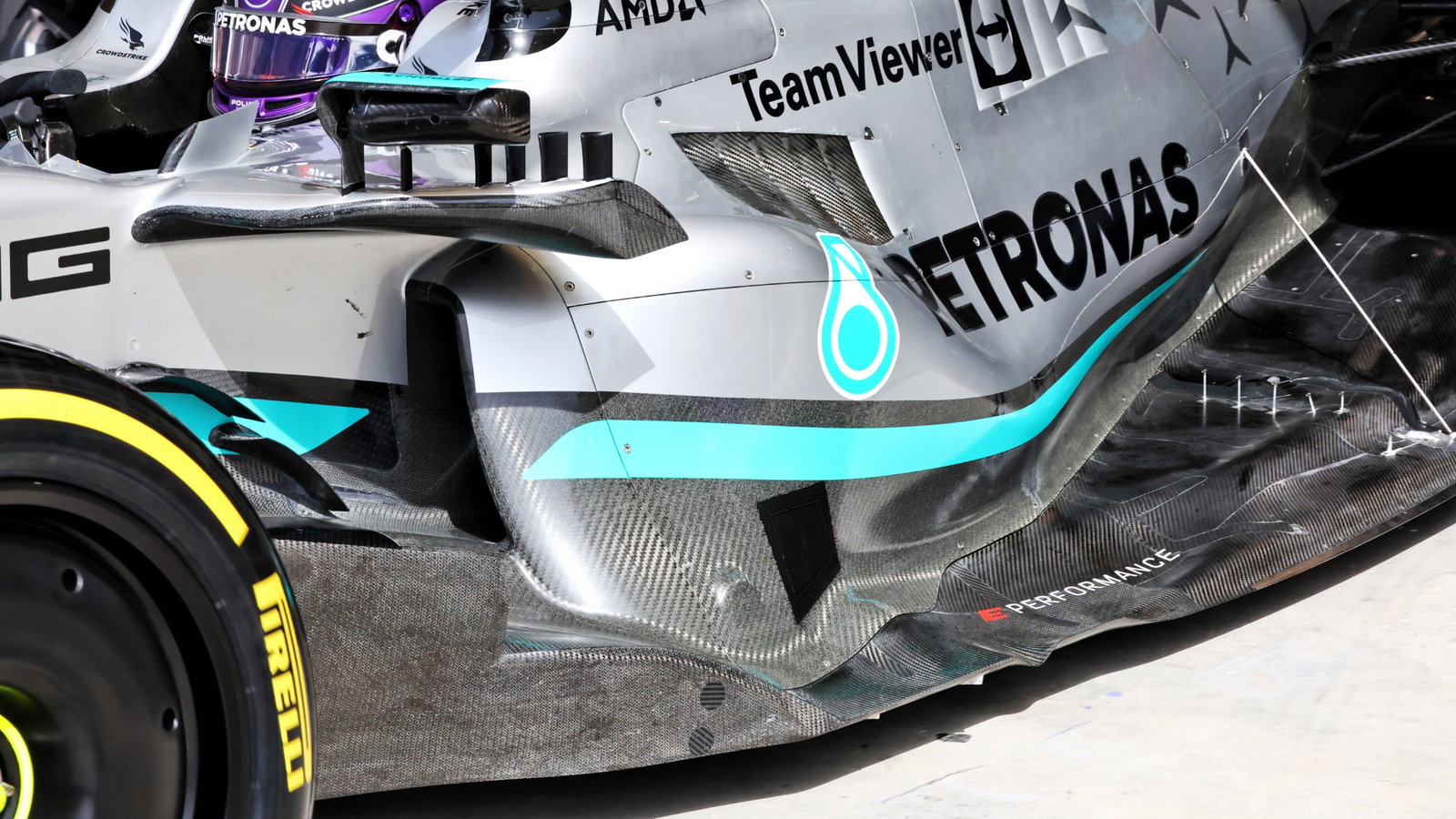 Lewis Hamilton (GBR) Mercedes AMG F1 W13 - sidepod