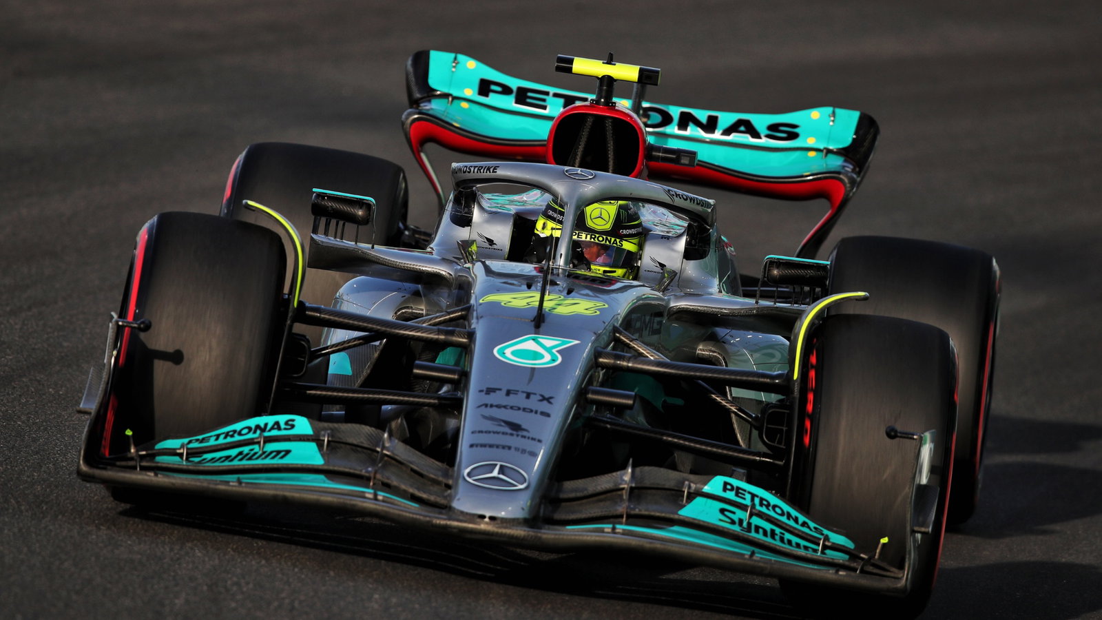 Lewis Hamilton (GBR) Mercedes AMG F1 W13.