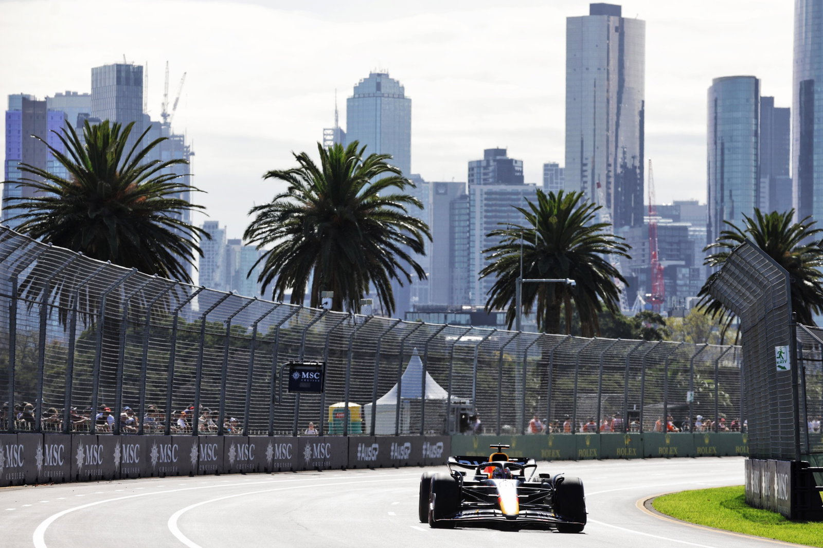 Max Verstappen (NLD) Red Bull Racing RB18.08.04.2022. Formula 1 World Championship, Rd 3, Australian Grand Prix, Albert Park, Melbourne, Australia, Practice Day.- www.xpbimages.com, EMail: requests@xpbimages.com © Copyright: Bearne / XPB Images