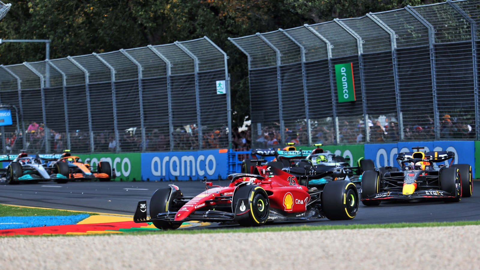 Charles Leclerc (MON) Ferrari F1-75 leads at the start of the race. Formula 1 World Championship, Rd 3, Australian Grand