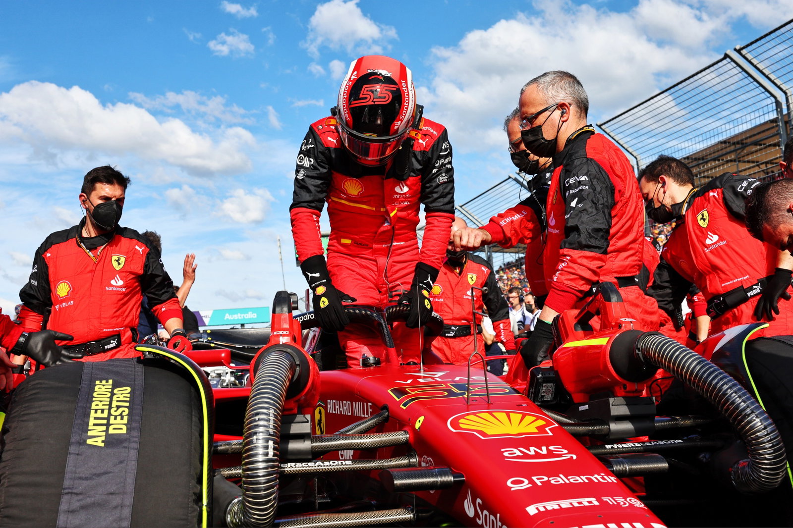 Carlos Sainz Jr (ESP) Ferrari F1-75 on the grid. Formula 1 World Championship, Rd 3, Australian Grand Prix, Albert Park,