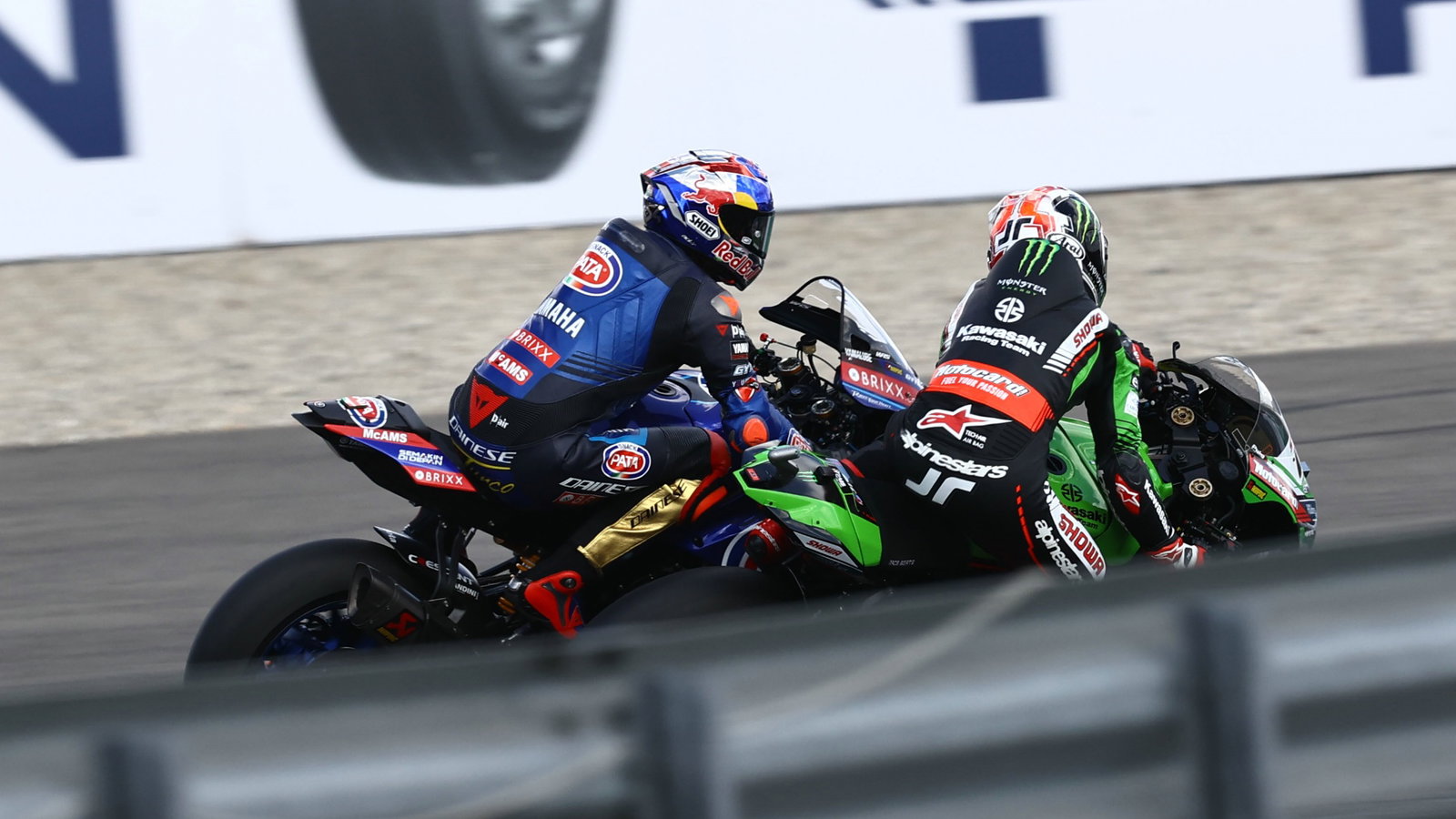 Jonathan Rea and Toprak Razgatlioglu, Assen WorldSBK race2, 24 April