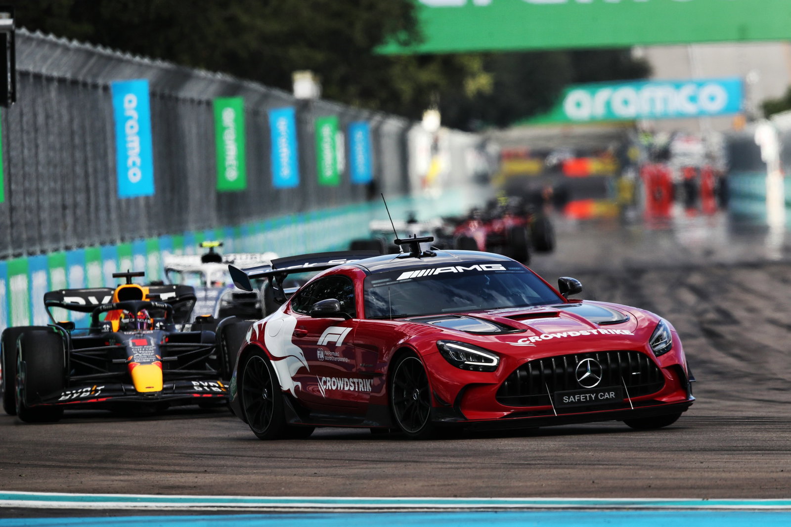 Max Verstappen (NLD) Red Bull Racing RB18 leads behind the Mercedes Benz FIA Safety Car. Formula 1 World Championship, Rd