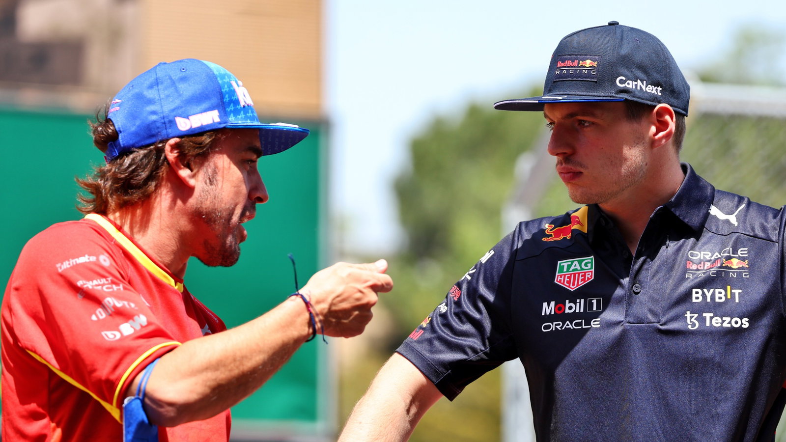 (L to R): Fernando Alonso (ESP) Alpine F1 Team and Max Verstappen (NLD) Red Bull Racing on the drivers parade. Formula 1