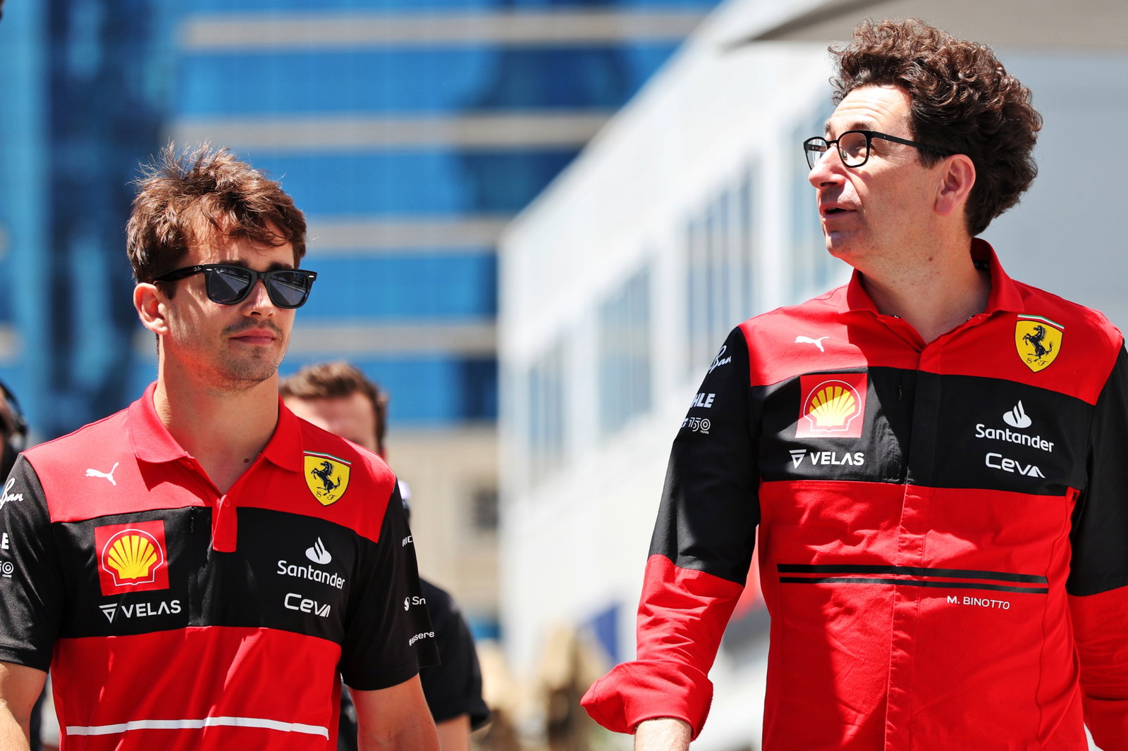 (L ke R ): Charles Leclerc (MON) Ferrari dengan Mattia Binotto (ITA) Ferrari Team Principal. Kejuaraan Dunia Formula 1, Rd