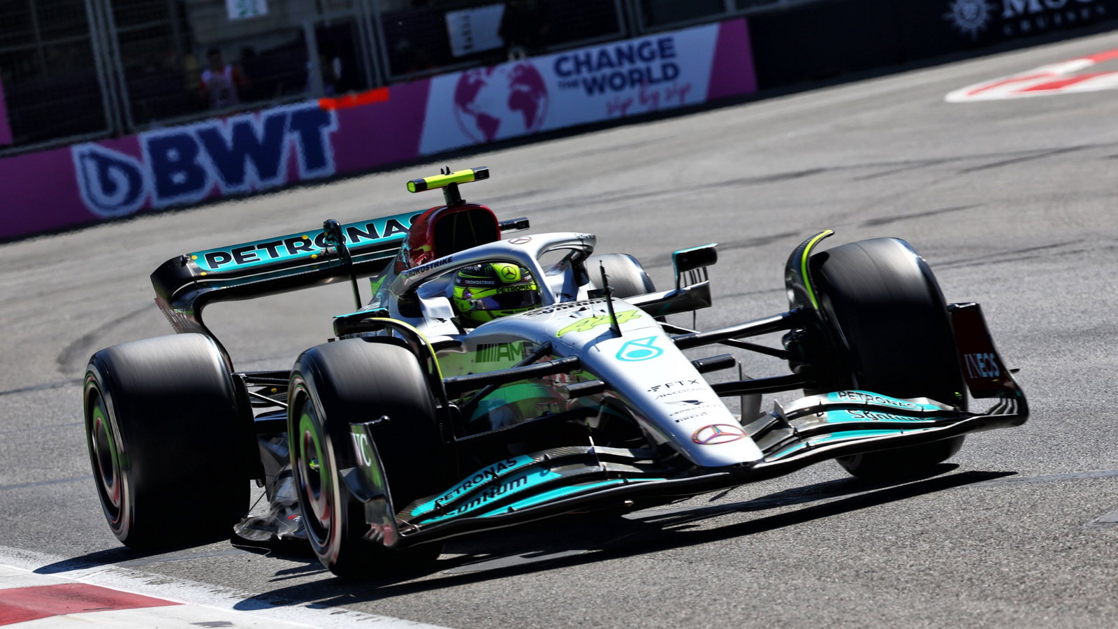 Lewis Hamilton (GBR) Mercedes AMG F1 W13