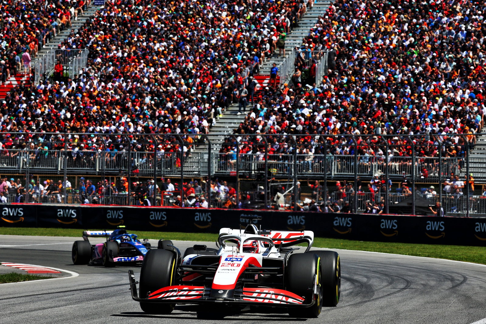 Kevin Magnussen (DEN) Haas VF-22 with broken front wing. Formula 1 World Championship, Rd 9, Canadian Grand Prix,