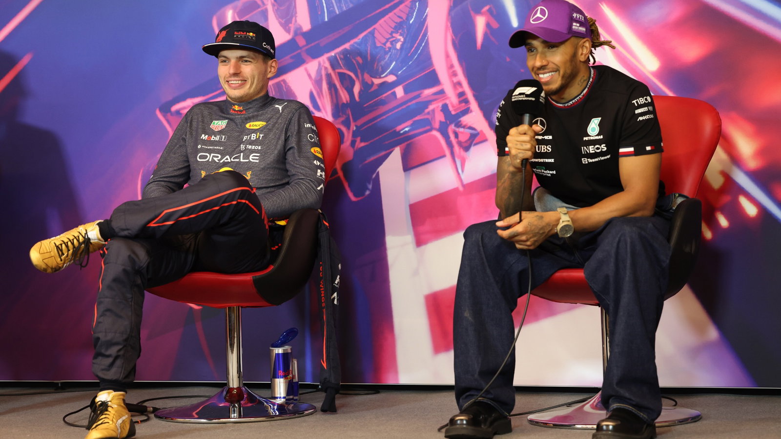 (L to R): Max Verstappen (NLD) Red Bull Racing and Lewis Hamilton (GBR) Mercedes AMG F1 in the post race FIA Press