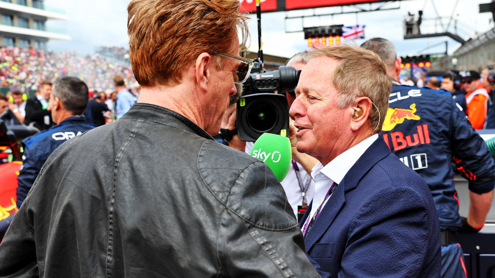 (L to R): Damian Lewis (GBR) Actor with Martin Brundle (GBR) Sky Sports Commentator on the grid. Formula 1 World