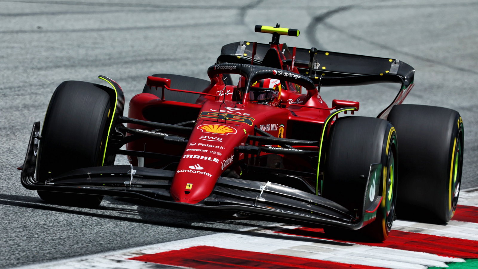 Carlos Sainz Jr (ESP) Ferrari F1-75.