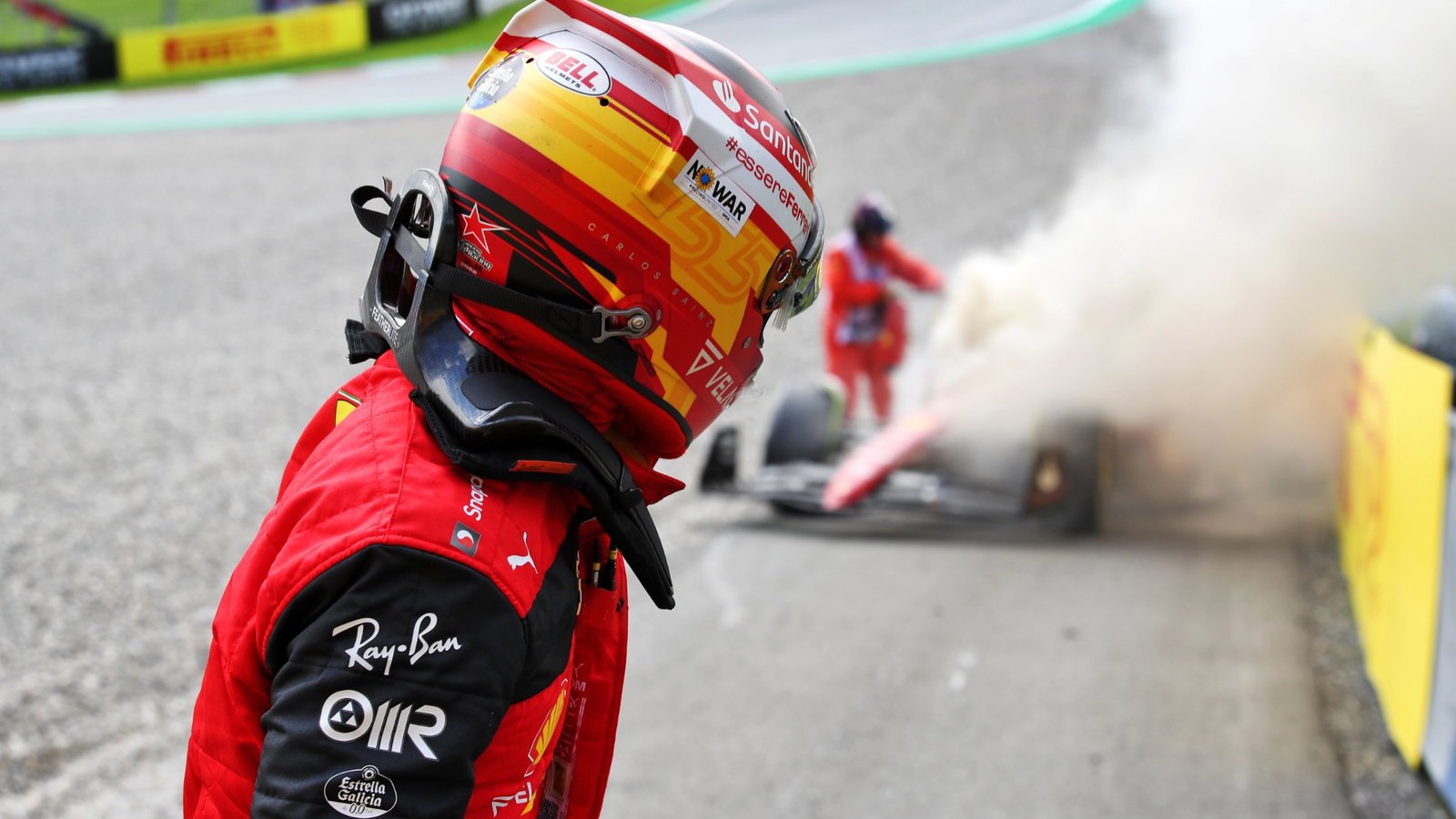 Carlos Sainz Jr (ESP) retired from the race with his Ferrari F1-75 on fire. Formula 1 World Championship, Rd 11, Austrian