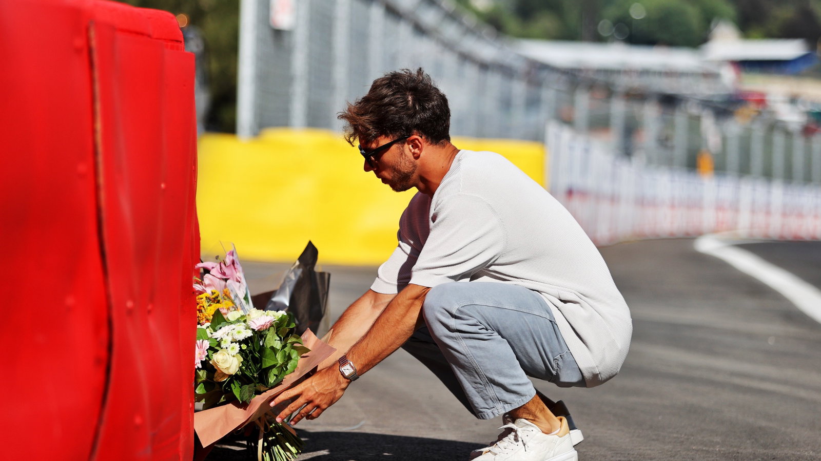 Pierre Gasly (FRA) AlphaTauri pays his respects to Anthoine Hubert. Formula 1 World Championship, Rd 14, Belgian Grand