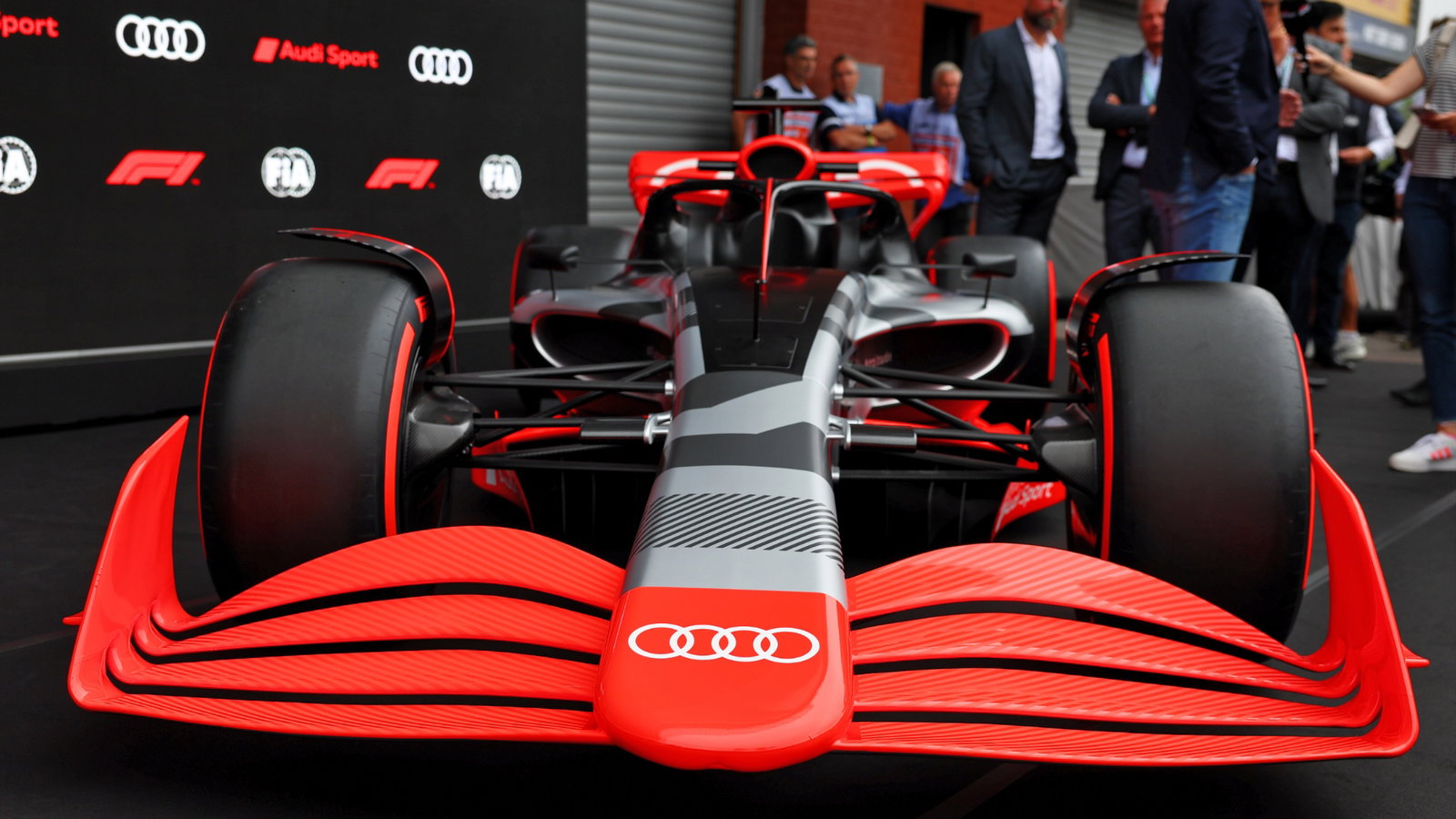 A showcar in the pits asregulations. Formula 1