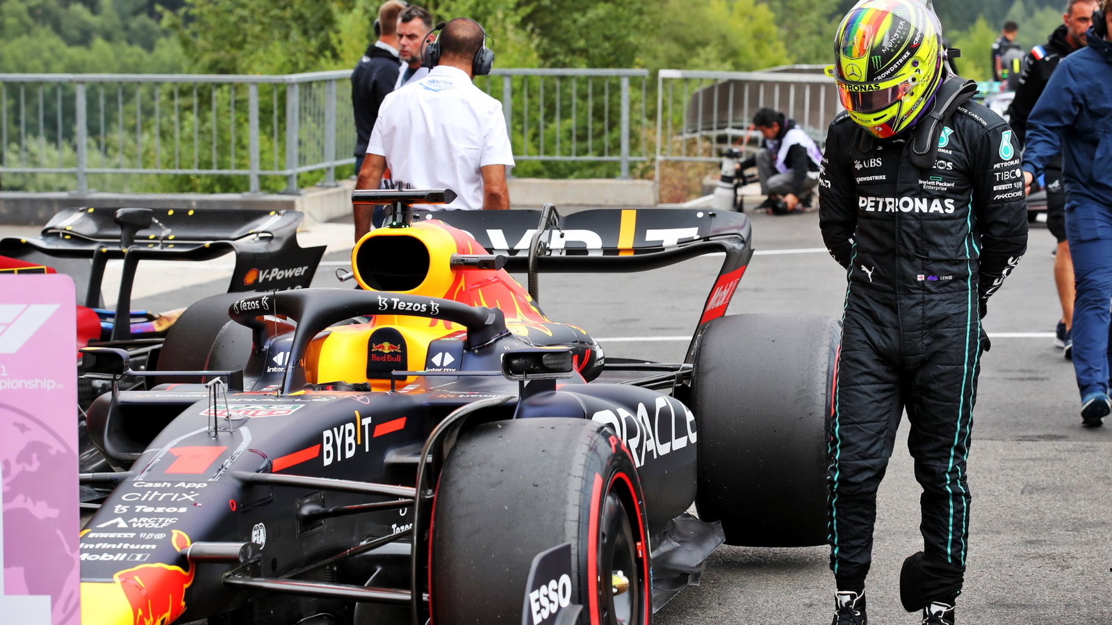 Lewis Hamilton (GBR) Mercedes AMG F1 takes a look at the Red Bull Racing RB18 of Max Verstappen (NLD) Red Bull Racing.
