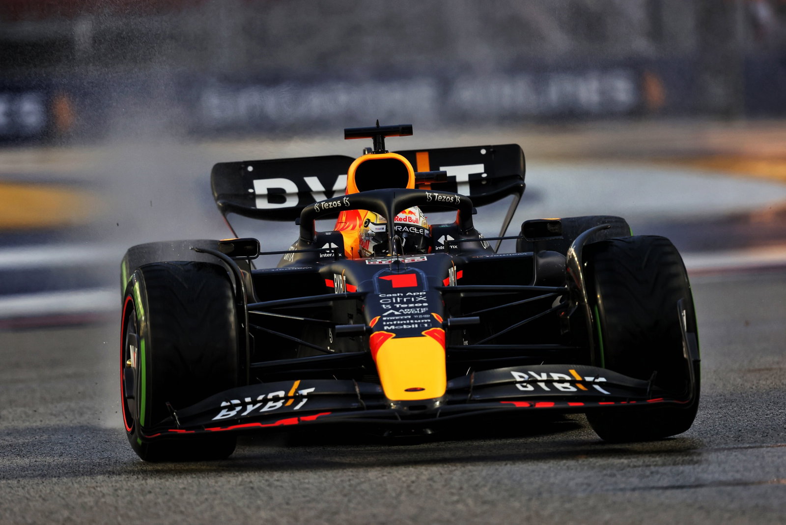 Max Verstappen (NLD) Red Bull Racing RB18. Formula 1 World Championship, Rd 17, Singapore Grand Prix, Marina Bay Street