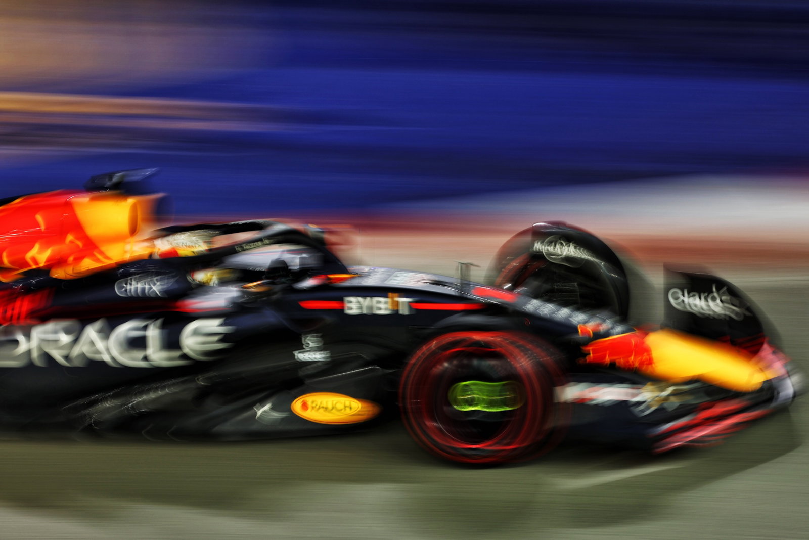 Max Verstappen (NLD) Red Bull Racing RB18. Formula 1 World Championship, Rd 17, Singapore Grand Prix, Marina Bay Street