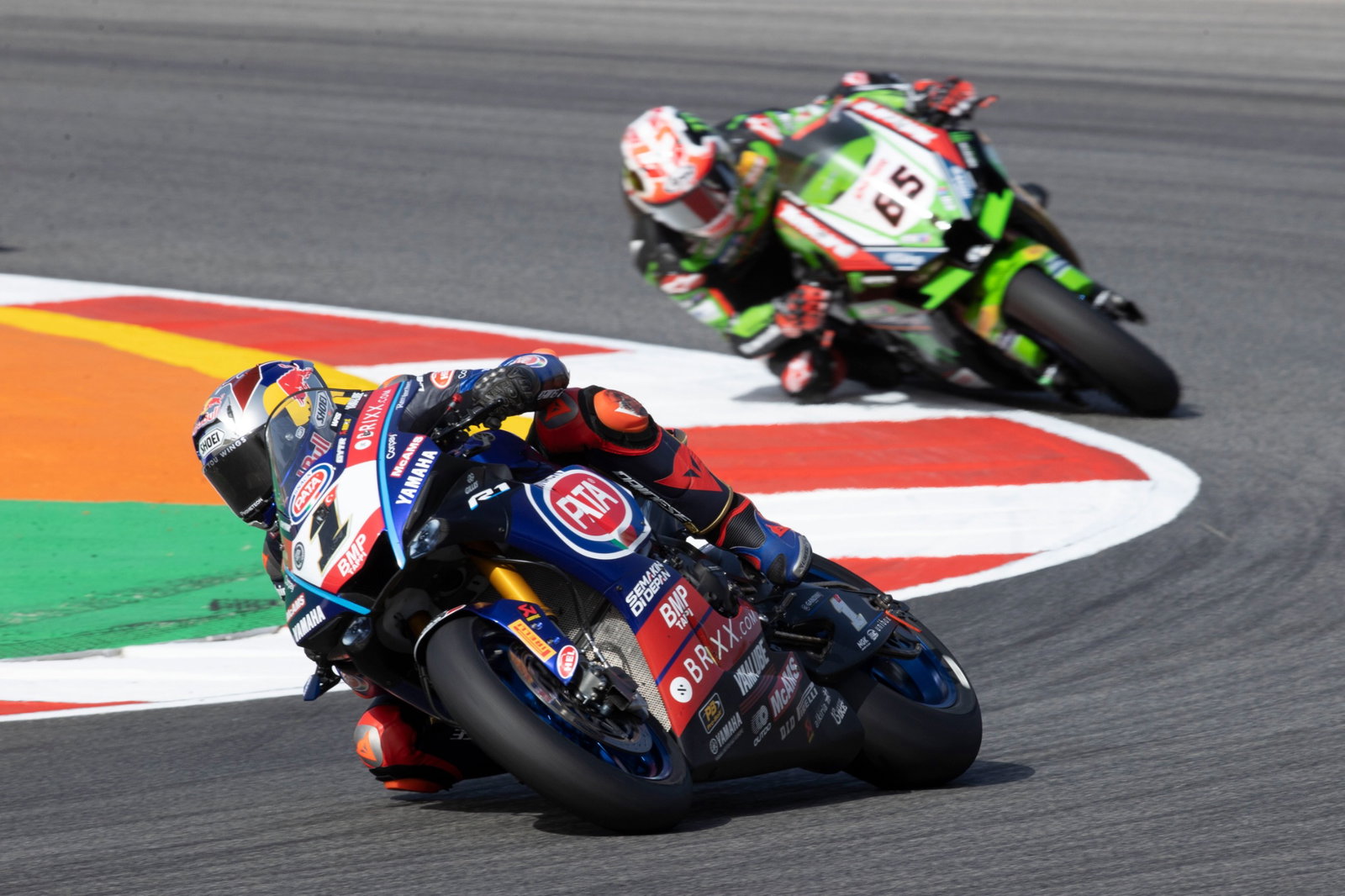 Jonathan Rea Kawasaki, Toprak Razgatlioglu Yamaha, WorldSBK Portimao