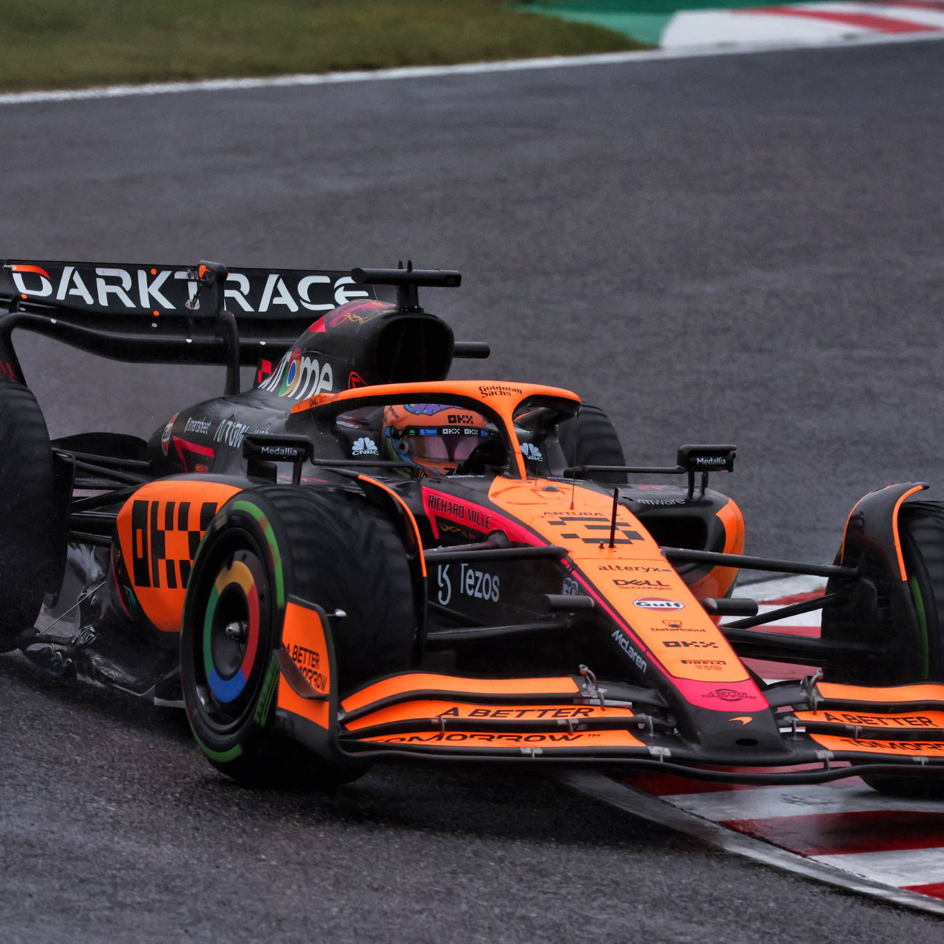 Daniel Ricciardo (AUS) McLaren MCL36. Formula 1 World Championship, Rd 18, Japanese Grand Prix, Suzuka, Japan, Race Day.

