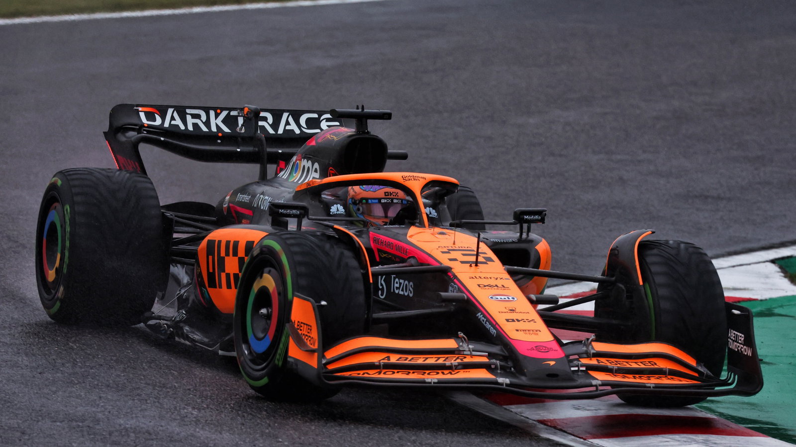 Daniel Ricciardo (AUS) McLaren MCL36. Formula 1 World Championship, Rd 18, Japanese Grand Prix, Suzuka, Japan, Race Day.
