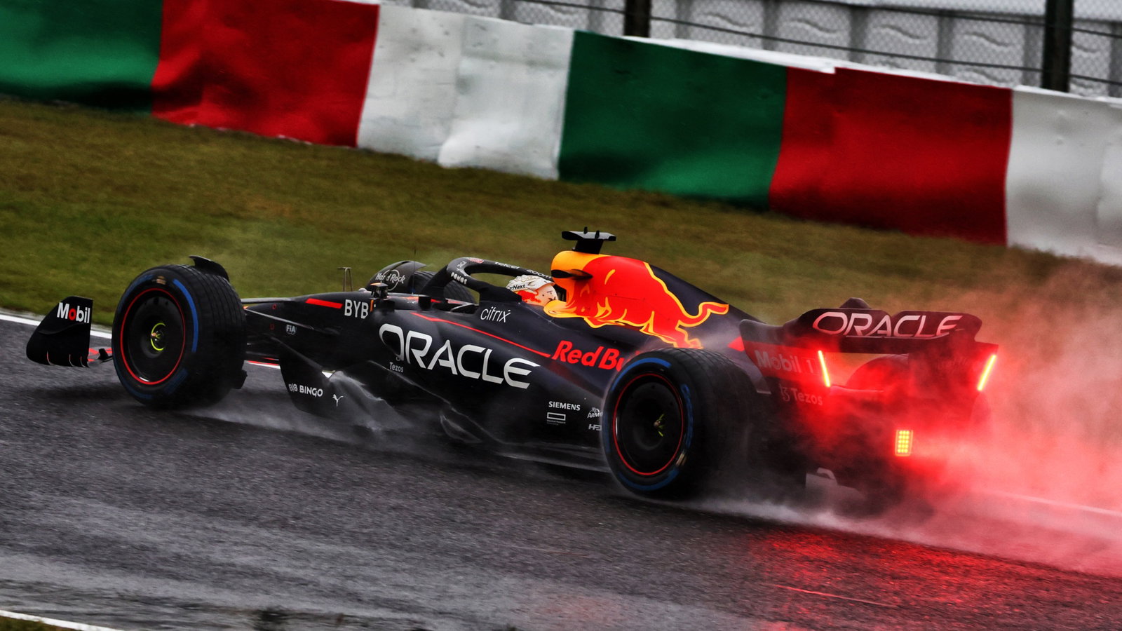Max Verstappen (NLD) Red Bull Racing RB18. Formula 1 World Championship, Rd 18, Japanese Grand Prix, Suzuka, Japan, Race