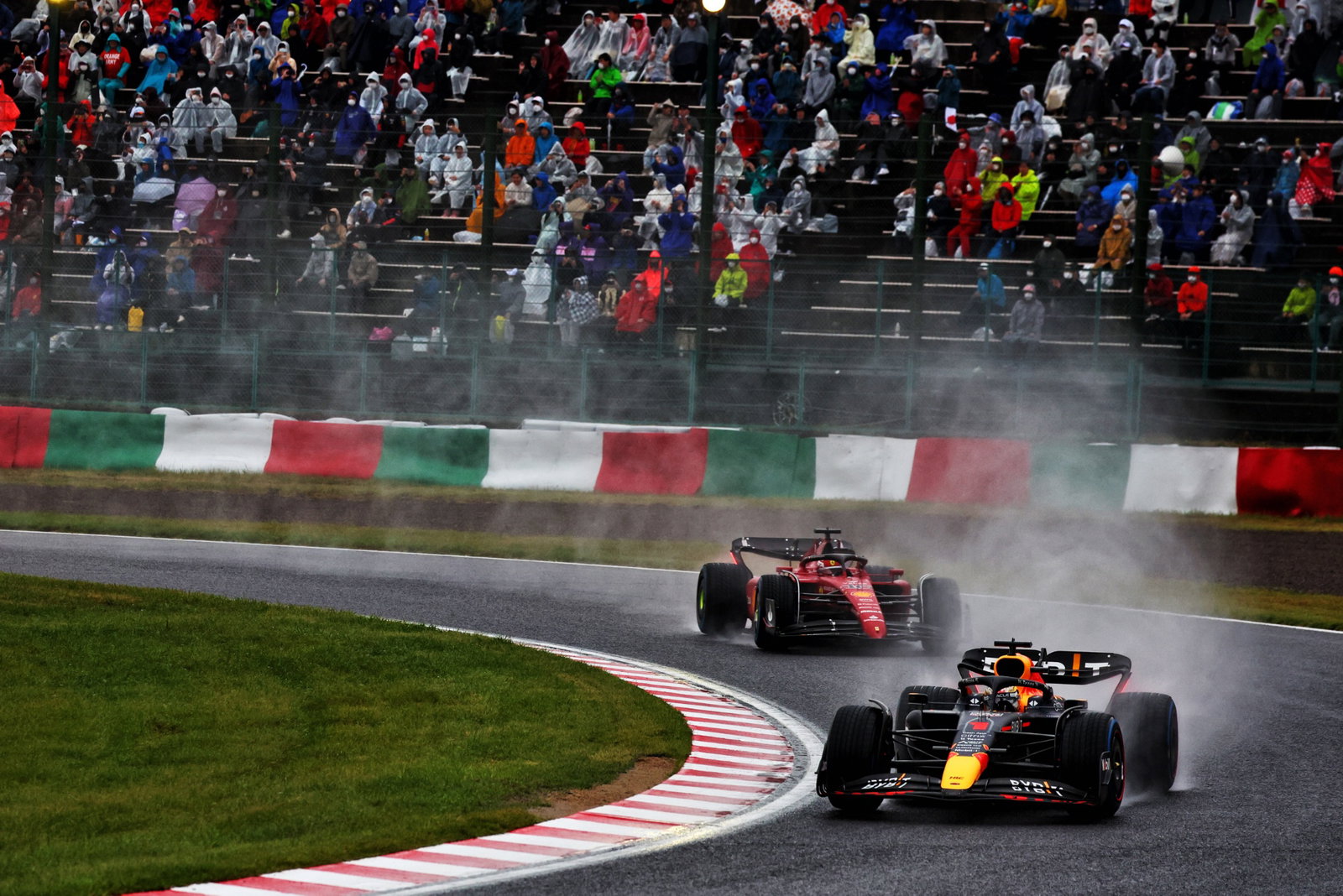 Max Verstappen (NLD) ) Red Bull Racing RB18. Kejuaraan Dunia Formula 1, Rd 18, Grand Prix Jepang, Suzuka, Japan, Race