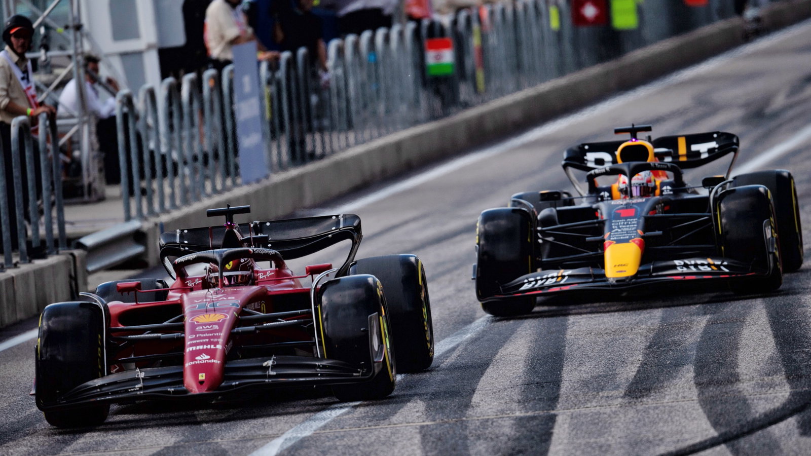 Charles Leclerc (MON) Ferrari F1-75 and Max Verstappen (NLD) Red Bull Racing RB18. Formula 1 World Championship, Rd 19,