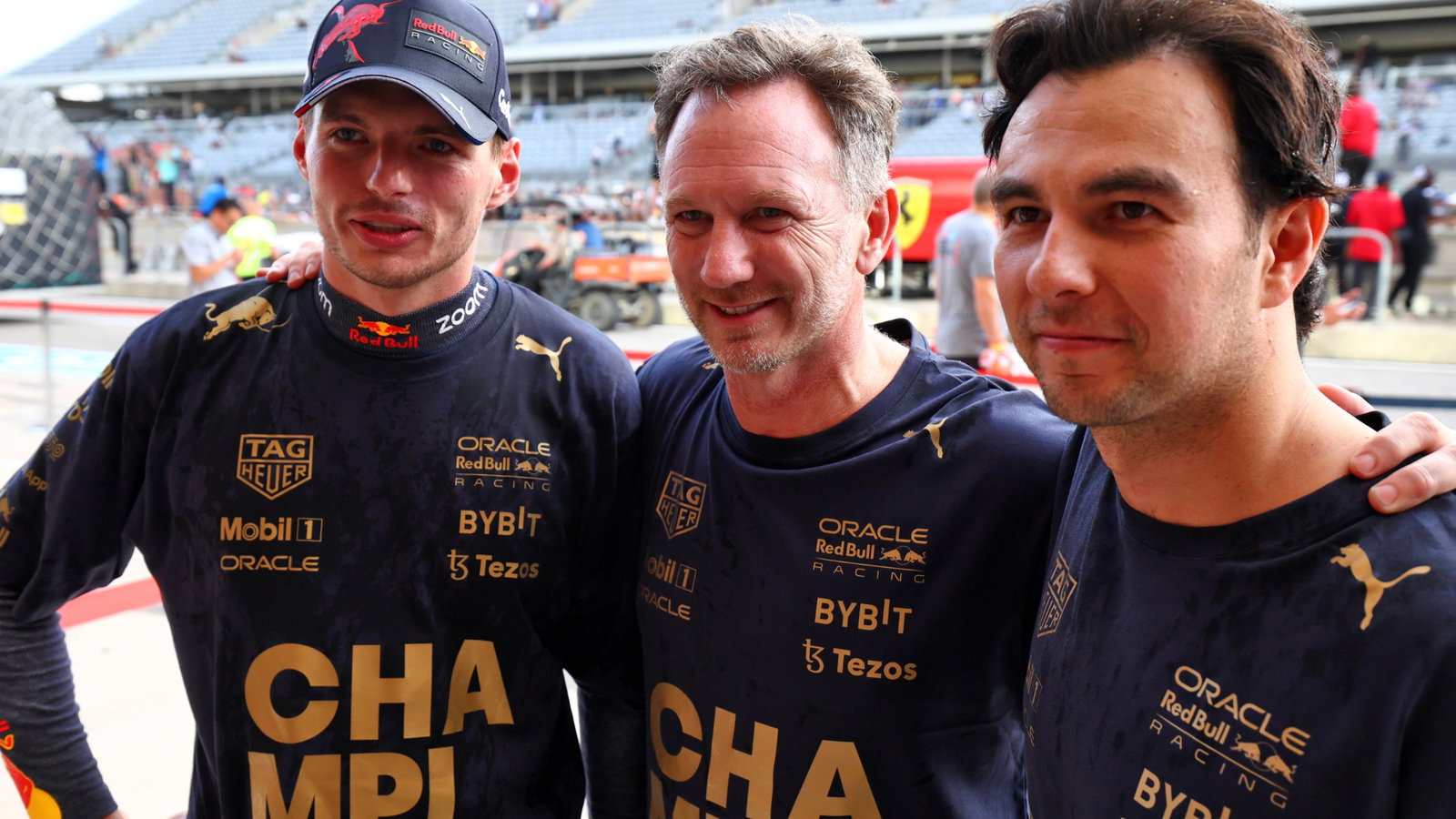 (L to R): Max Verstappen (NLD) Red Bull Racing; 