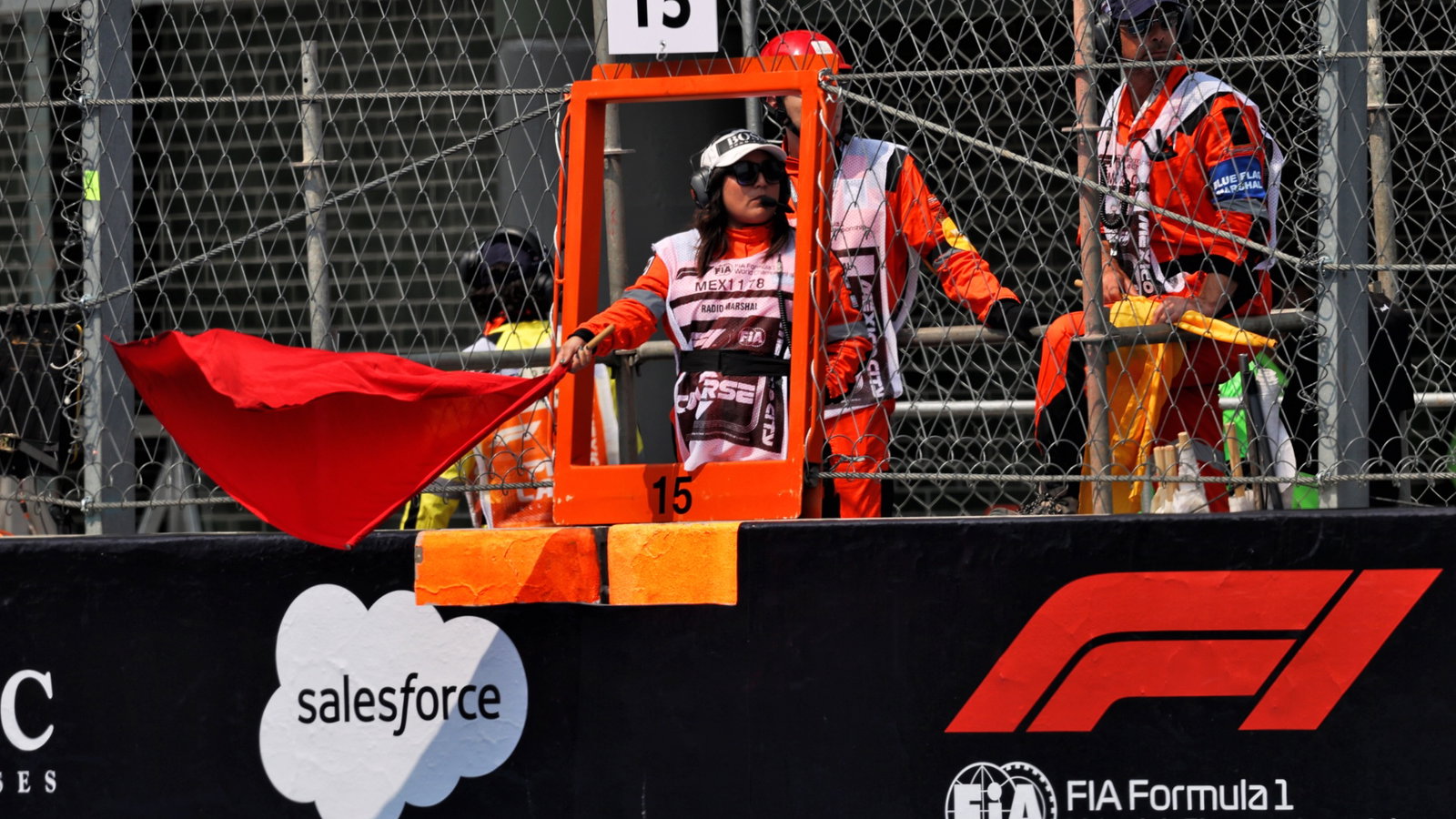 Circuit atmosphere - marshal waves a red flag as the session is stopped. Formula 1 World Championship, Rd 20, Mexican