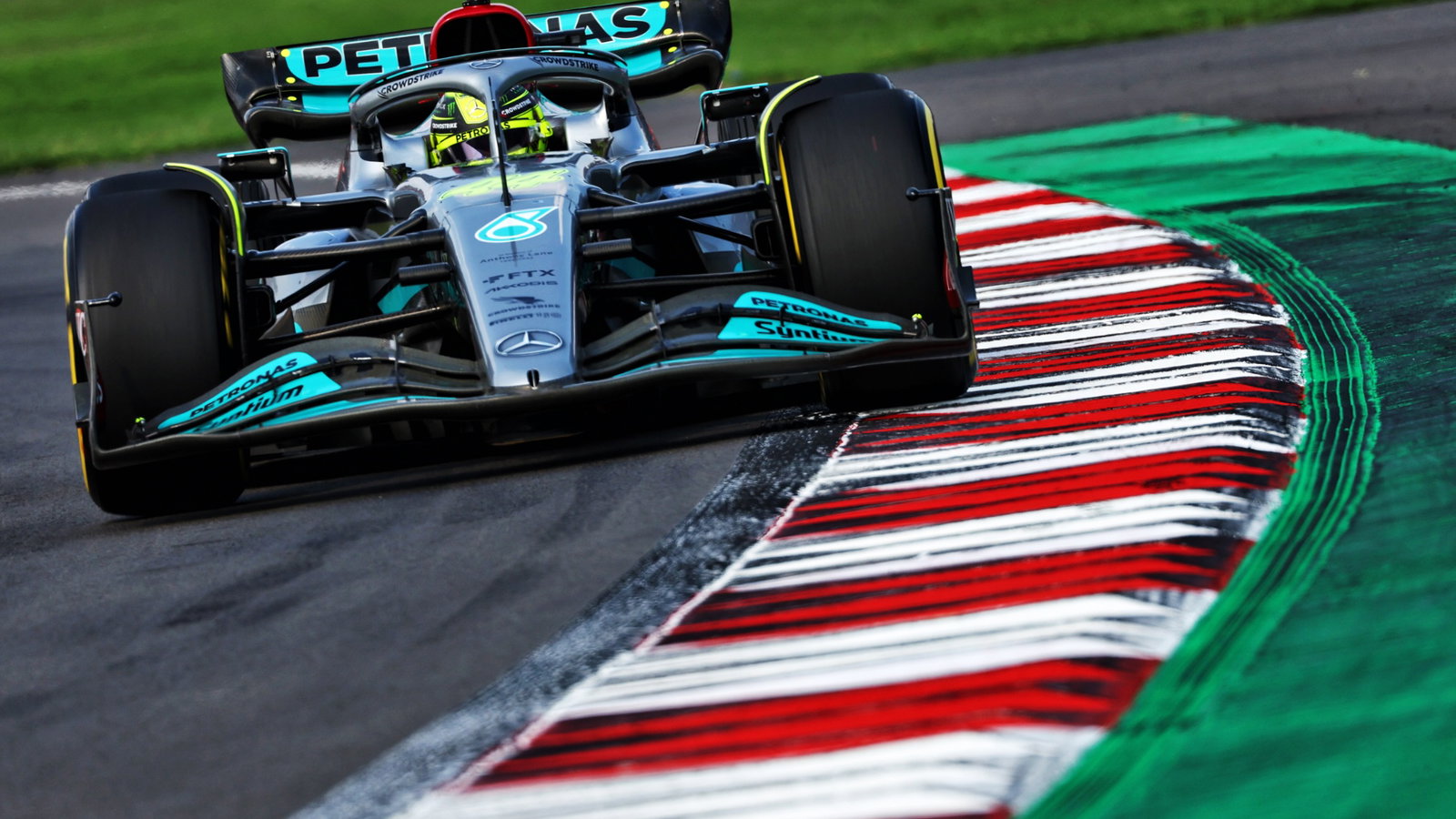 Lewis Hamilton (GBR) Mercedes AMG F1 