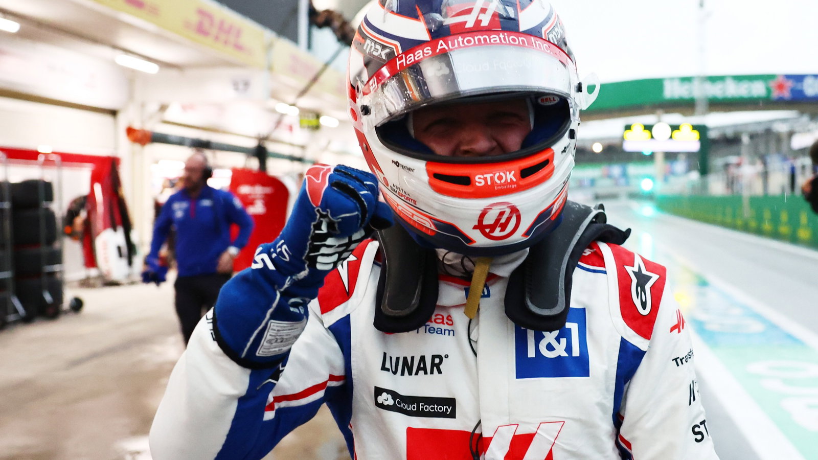 Pole position for Kevin Magnussen 