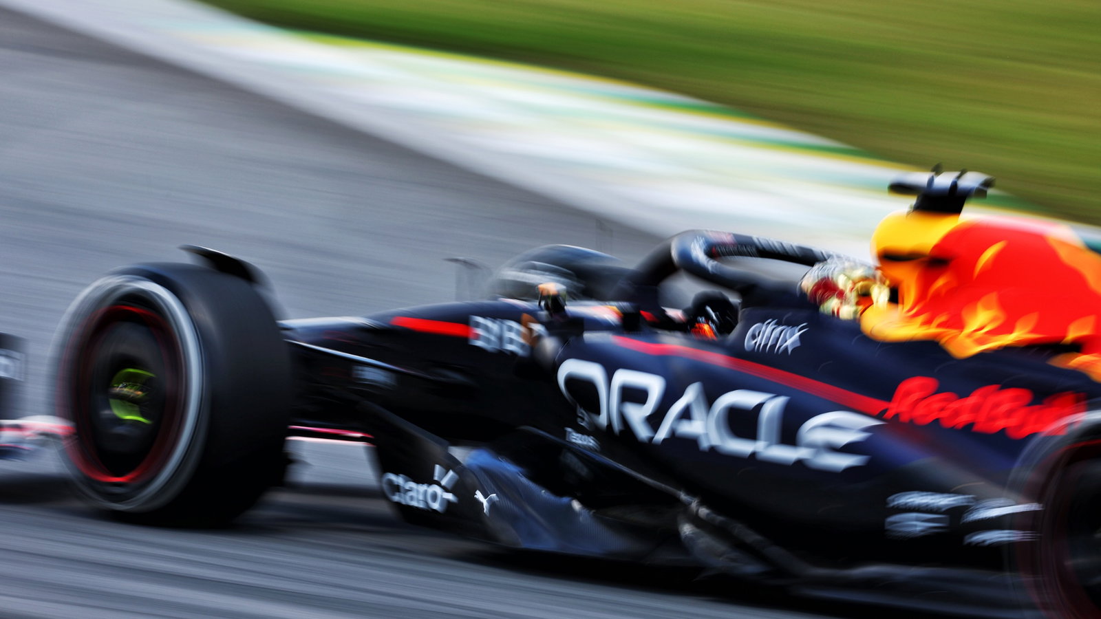 Max Verstappen (NLD) Red Bull Racing RB18