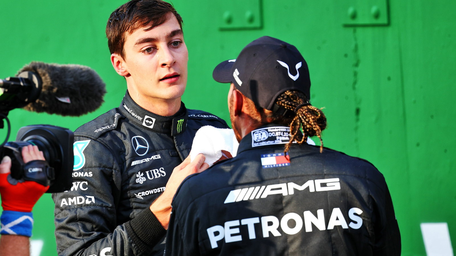 (L to R): George Russell (GBR) Mercedes AMG F1 with team mate Lewis Hamilton (GBR) Mercedes AMG F1 in Sprint parc ferme.
