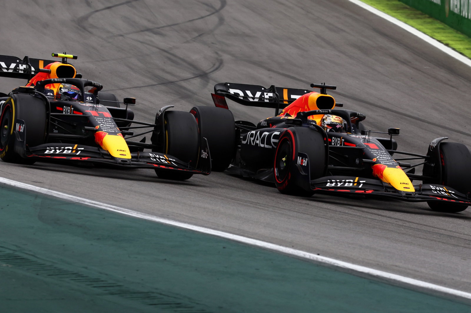 Sergio Perez (MEX), Red Bull Racing and Max Verstappen (NLD), Red Bull Racing Formula 1 World Championship, Rd 21,