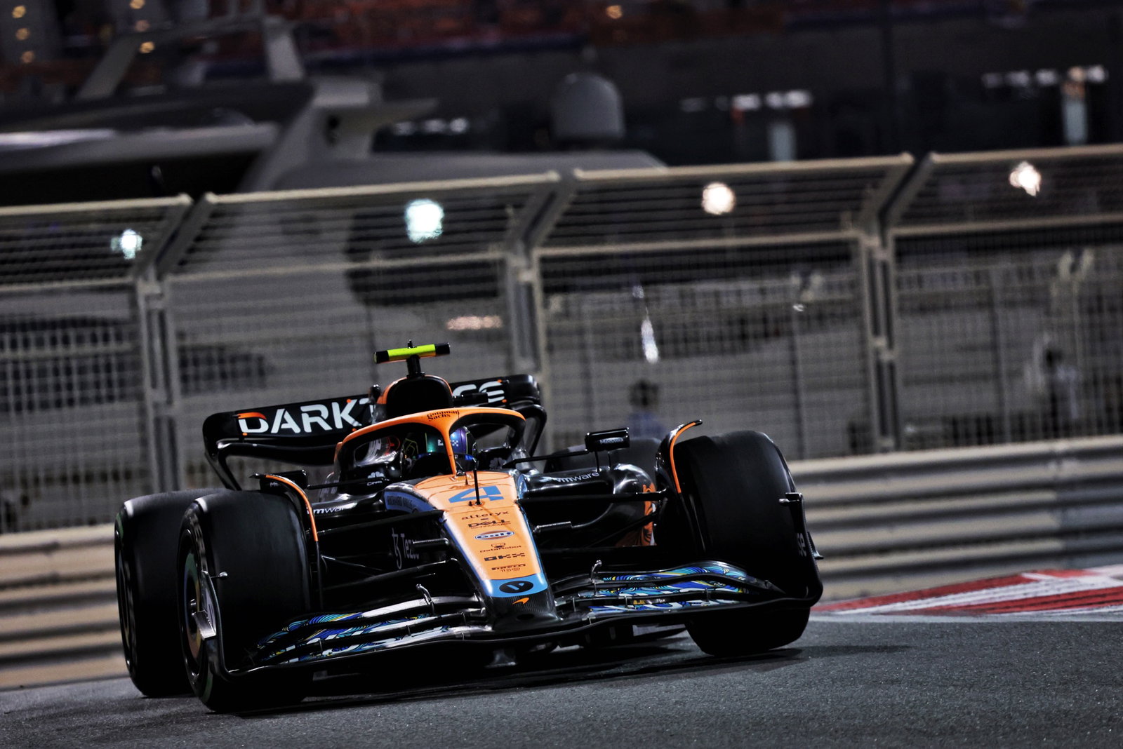 Lando Norris (GBR ) McLaren MCL36. Kejuaraan Dunia Formula 1, Rd 22, Grand Prix Abu Dhabi, Sirkuit Yas Marina, Abu