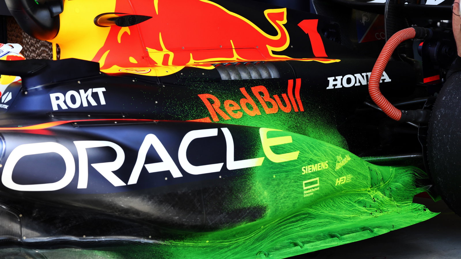 Max Verstappen (NLD) Red Bull Racing RB19 with flow-vis paint on the sidepod. Formula 1 Testing, Sakhir, Bahrain, Day
