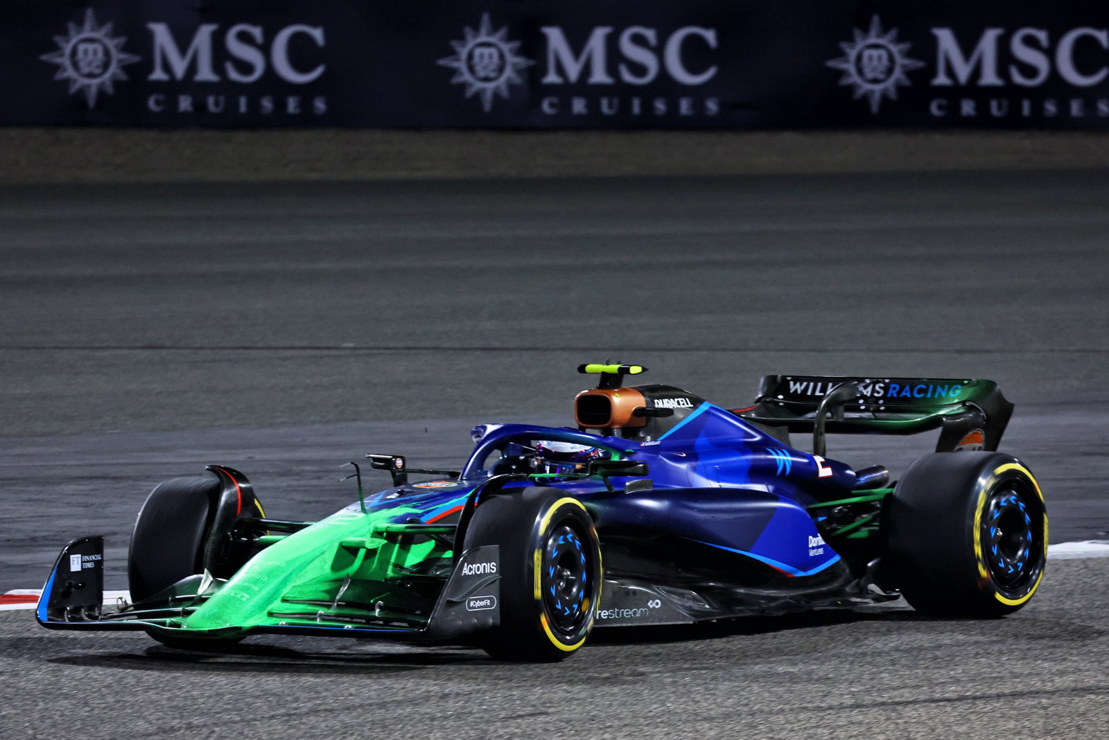 Logan Sargeant (AS ) Williams Racing FW45 dengan cat flow-vis. Pengujian Formula 1, Sakhir, Bahrain, Hari Pertama. -