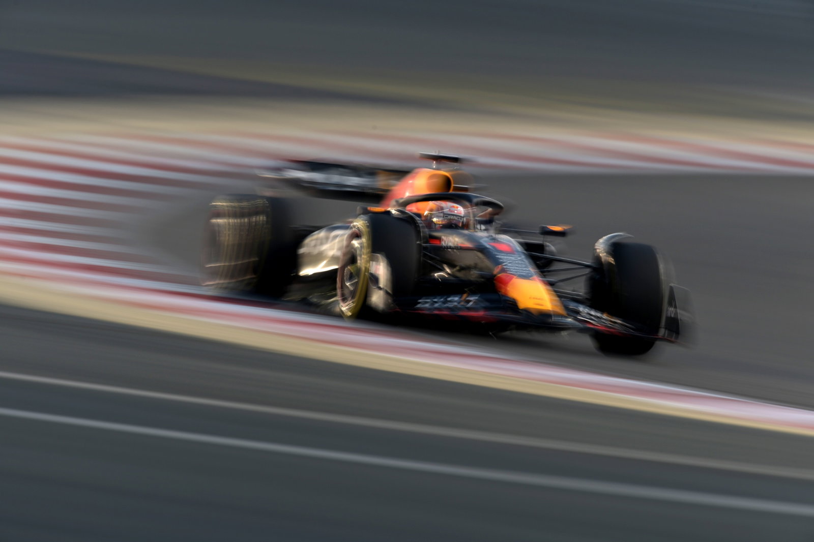 Max Verstappen (NLD ) Red Bull Racing RB19.Pengujian Formula 1, Sakhir, Bahrain, Hari Pertama.- www.xpbimages.com, EMail: