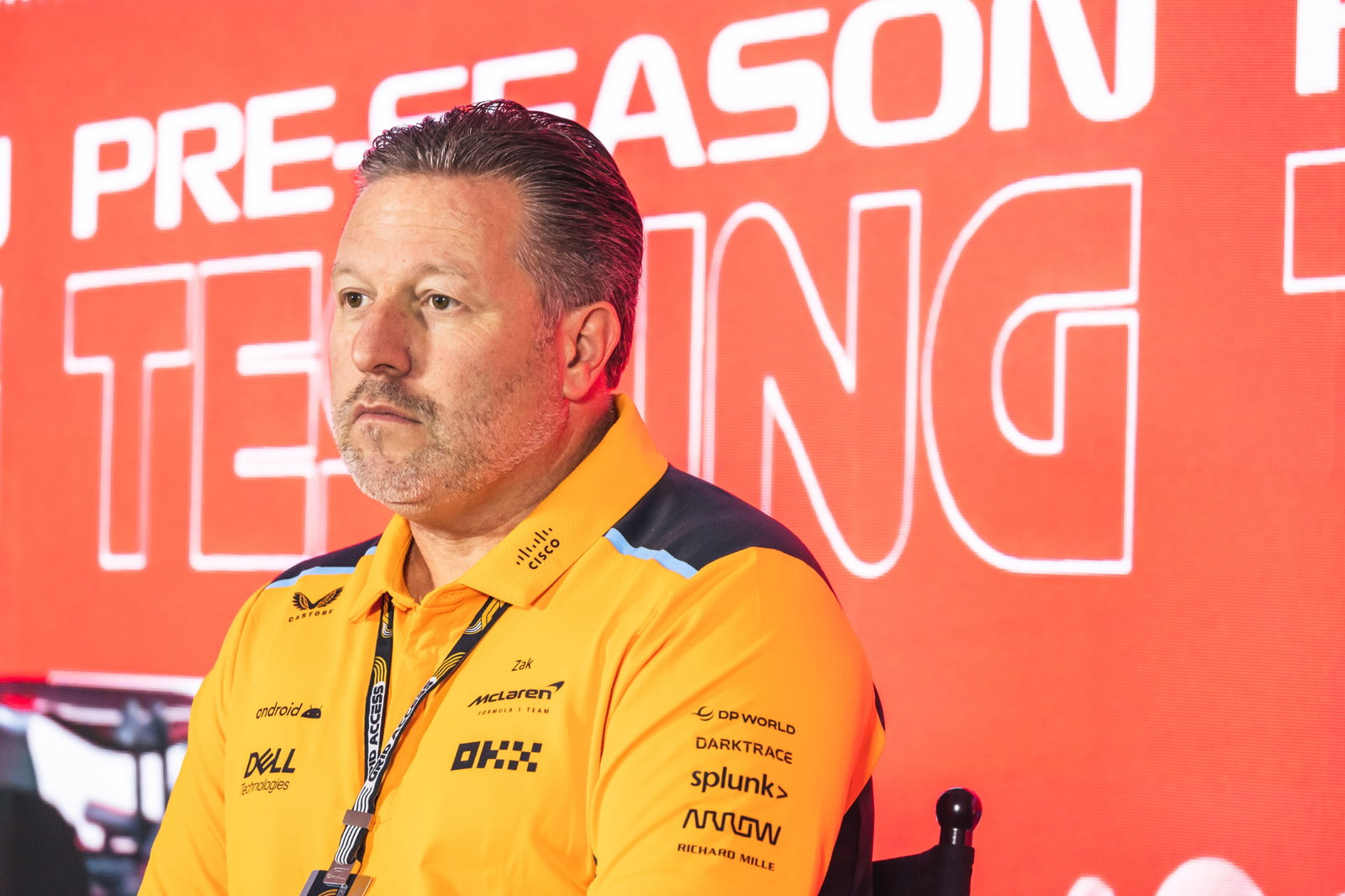Zak Brown (AS ) Direktur Eksekutif McLaren, dalam Konferensi Pers FIA. Pengujian Formula 1, Sakhir, Bahrain, Hari Kedua.-