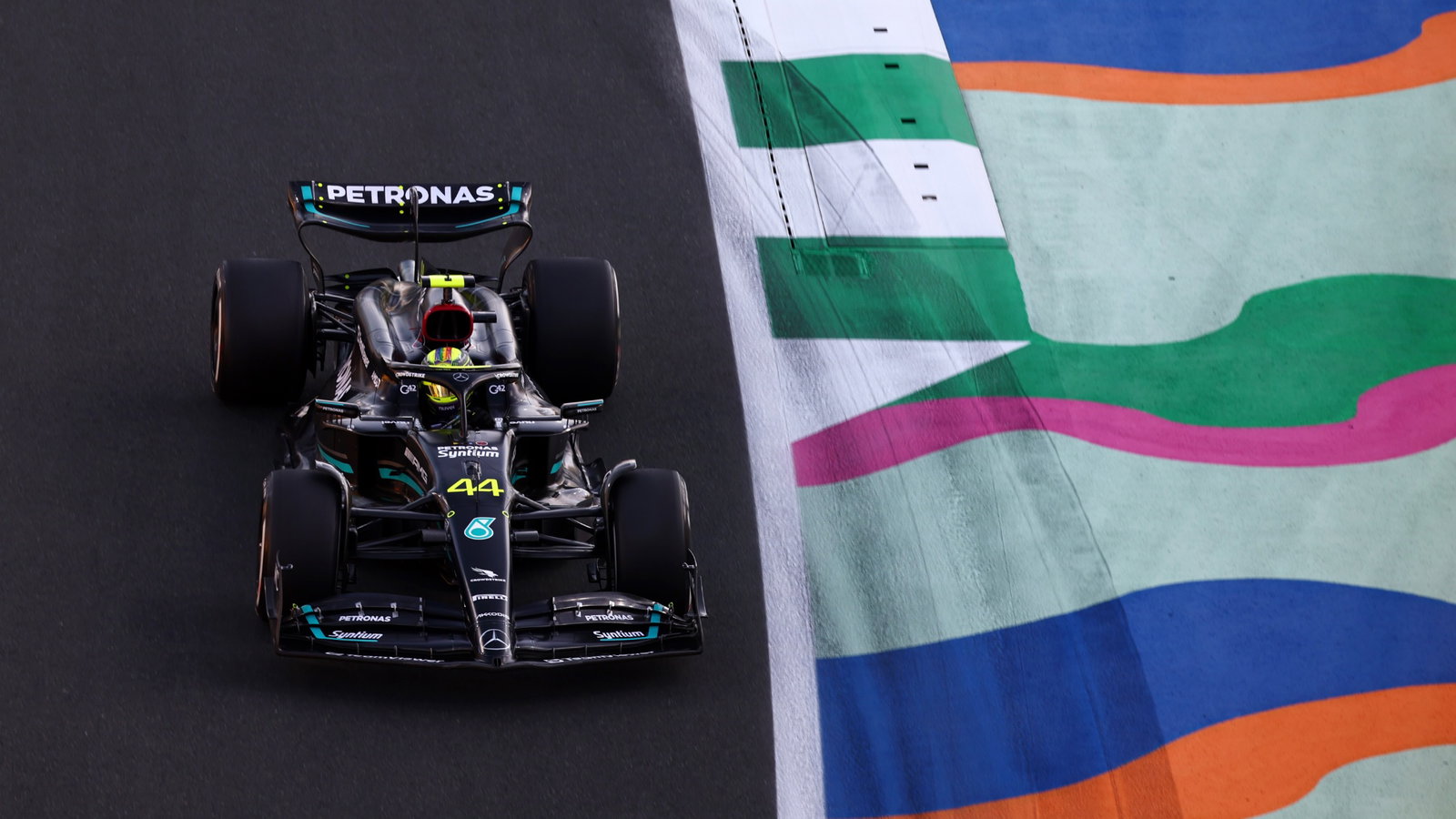 Lewis Hamilton (GBR) Mercedes AMG F1 W14. Formula 1 World Championship, Rd 2, Saudi Arabian Grand Prix, Jeddah, Saudi